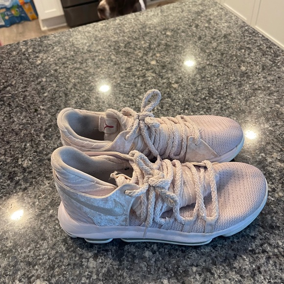 KD 10 Aunt Pearl - Picture 3 of 3